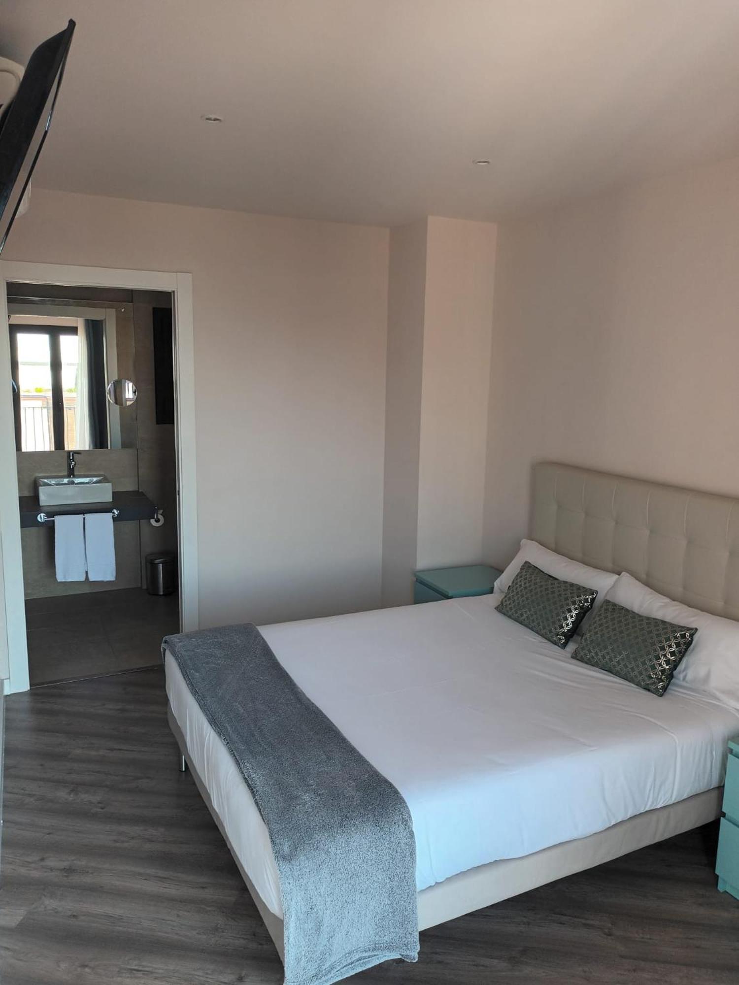 Hotel Monegal Barcelona Szoba fotó